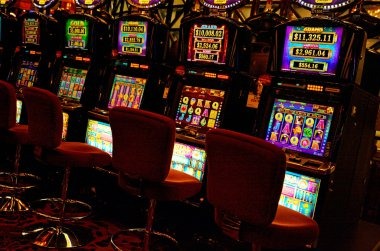 dwslot88 game lobby showing Crash alongside slot games and live-dealer tables